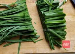Illustration of how to make fried meat with leeks 1