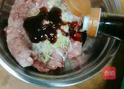 Illustration of braised lion head 5