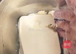 Illustration of how to make tofu and onion meatballs 1