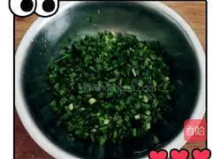 Illustration of how to make scallion and pork dumplings 3