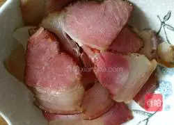 Illustration of how to make fried kidney beans with bacon 2