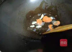 Illustration of how to stir-fry duck blood with shrimps 6