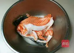 Illustration of how to make salmon bones with green onions 2