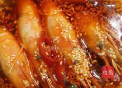 Illustration of cooking small seafood in sauce 4