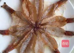 Illustration of how to make finger-licking garlic vermicelli with open-back shrimp 5