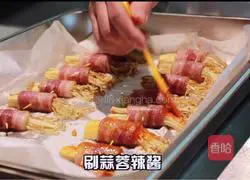 Illustration of how to make roasted golden needle bacon rolls 5