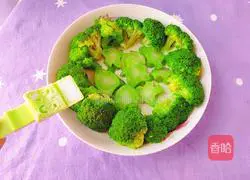 Illustration of how to make steamed broccoli with sea fish 7