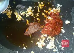 Water Illustration of how to cook pork slices 7