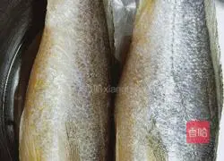 Illustration of how to make pan-fried yellow croaker 1