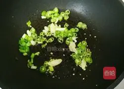 Saute Illustration of how to make vegetarian chicken 3