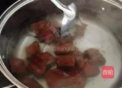 Illustration of how to make leek and pig blood soup 2