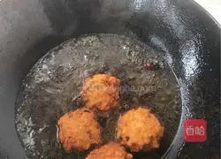 Illustration of braised lion head 3