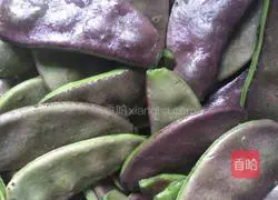 Illustration of how to stir-fry pig ears and beans with green pepper and shredded pork 1