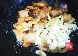 Illustration of how to make garlic-flavored dried eels 7