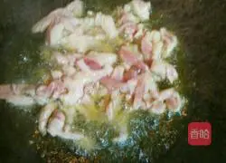 Illustration of how to stir-fry meat with garden pepper 3