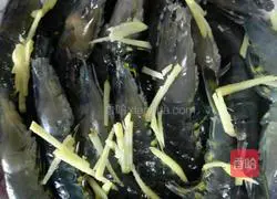 Illustration of how to make steamed grass shrimp 2