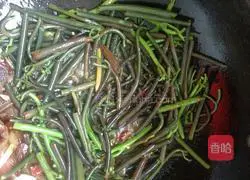 Illustration of how to make fried bracken and bacon 11