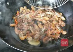 Illustration of how to make brine shrimp with spring onions 6