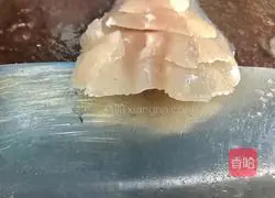 Illustration of how to make chrysanthemum fish 2