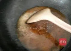 Illustration of how to make Chinese New Year chicken wings 4