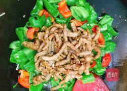 Shredded pork with green and red pepper Illustration of how to do it 8