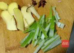 Braised Pork Illustration of how to make stewed potatoes 3