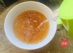 Illustration of how to make a bowl of steamed crispy pork 4