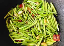 Illustration of how to make fried eel with garlic moss 6