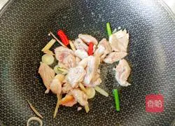 Illustration of how to make stir-fried green beans with meat 4