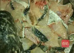 Illustration of how to make pickled fish 2