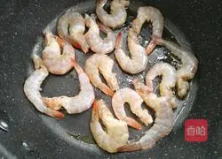 Illustration of how to make shrimp and cucumber strips 7