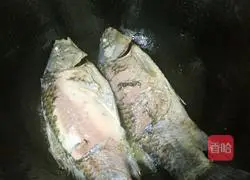 Braised crucian carp in sauce Illustration of how to do it 3