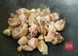 Illustration of braised chestnut chicken nuggets 8