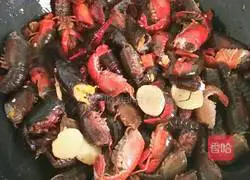 Illustration of how to make spicy crayfish 3