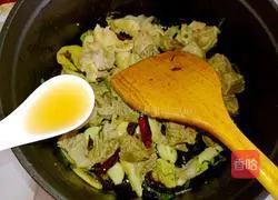 Illustration of home-style braised beef 9