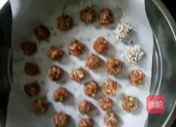 Illustration of how to make glutinous rice balls wrapped 6