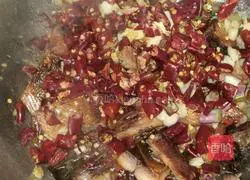 Illustration of how to steam cured fish with black bean sauce and pepper 4