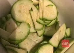 Illustration of how to make zucchini and fried meat 1