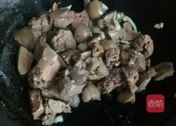 Illustration of how to make fried chicken liver with carrots 5