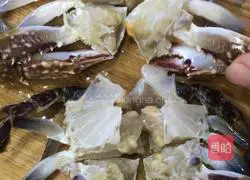 Illustration of how to make scallion oil crab 4