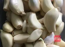 Illustration of how to make garlic scallops 4