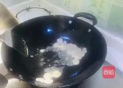 How to stir-fry three fresh vegetables Illustration 5