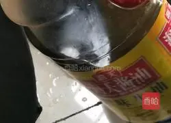 Illustration of how to cook tiger skin chicken wings and roasted yuba 10