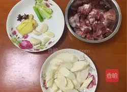 Illustration of how to make braised pork ribs and yam 1