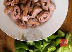 Illustration of how to make spicy pepper sausage 2