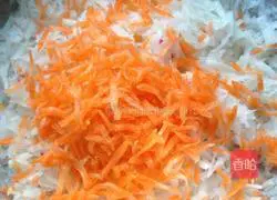 Illustration of how to make shredded radish cake 1