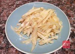 Illustration of how to make ginger-baked duck shreds 3