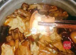 Illustration of home braised pork recipe 14