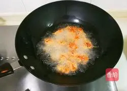 Illustration of how to make white sesame toothpick meat 11