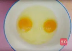 Illustration of how to make fried eggs with garlic sprouts 2